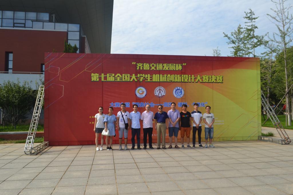 参赛师生代表合影