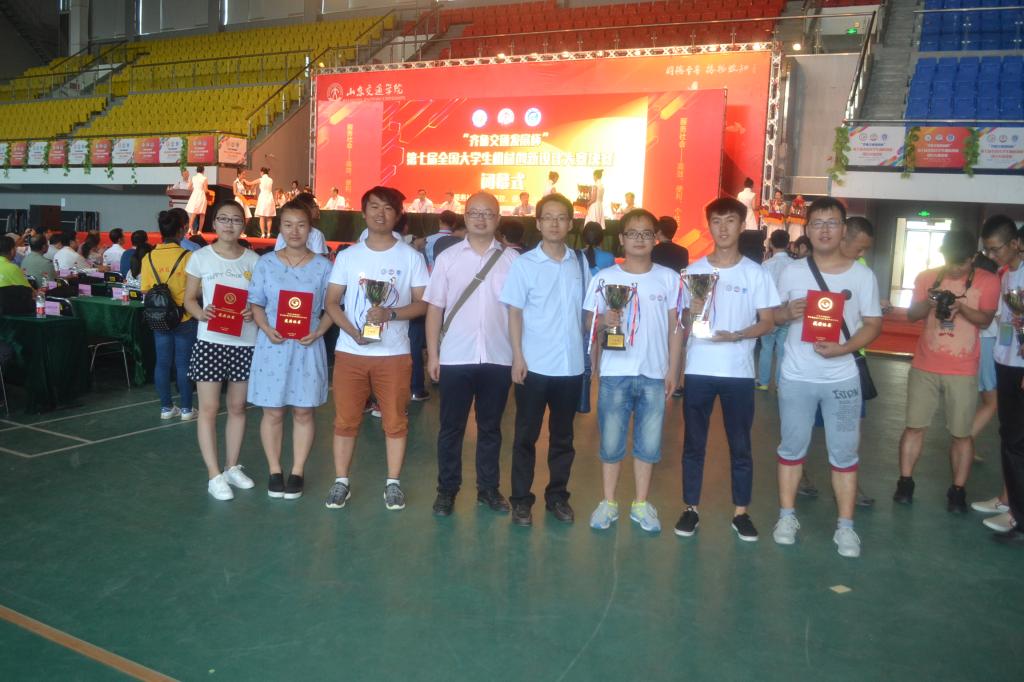 获奖师生代表合影